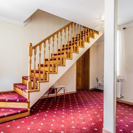 Star Rent Hotel Chişinău Extérieur photo