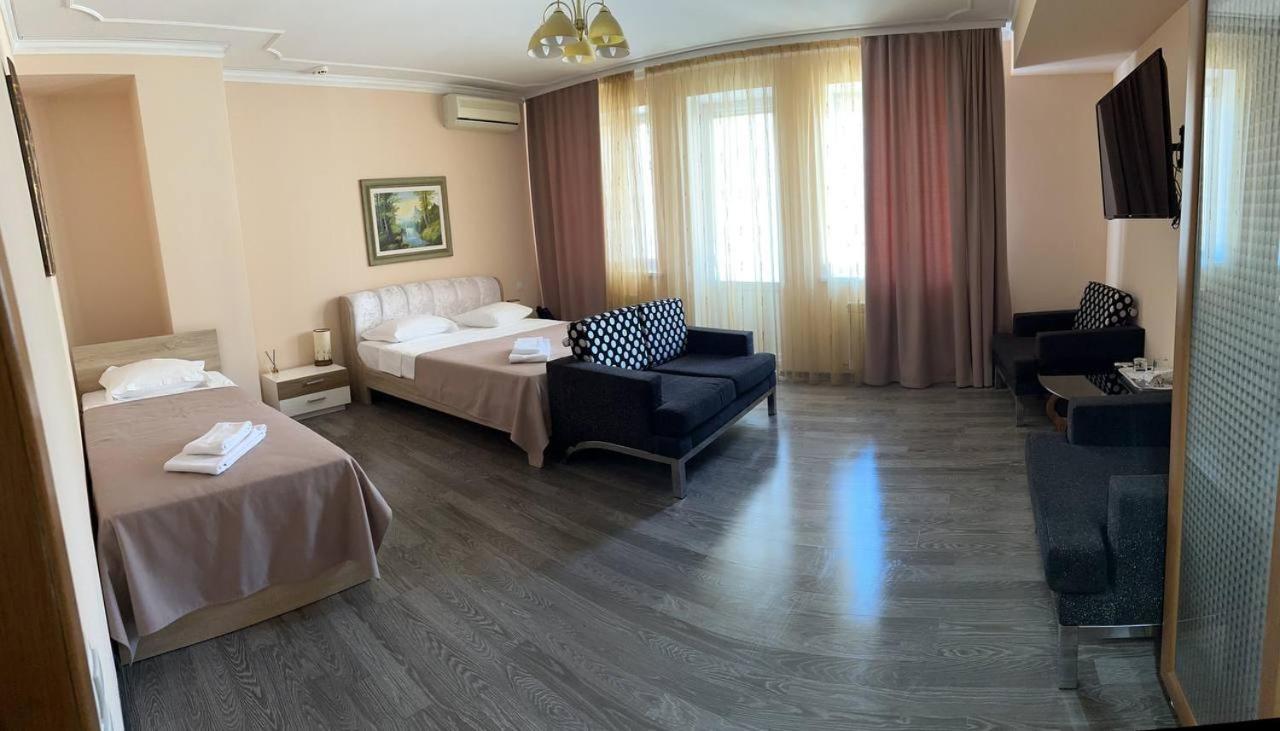 Star Rent Hotel Chişinău Extérieur photo