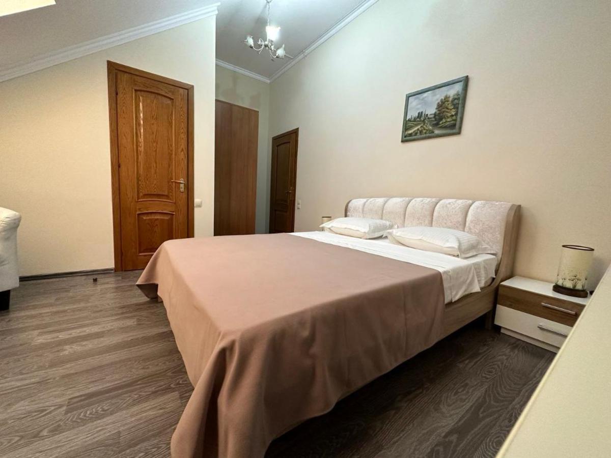 Star Rent Hotel Chişinău Extérieur photo