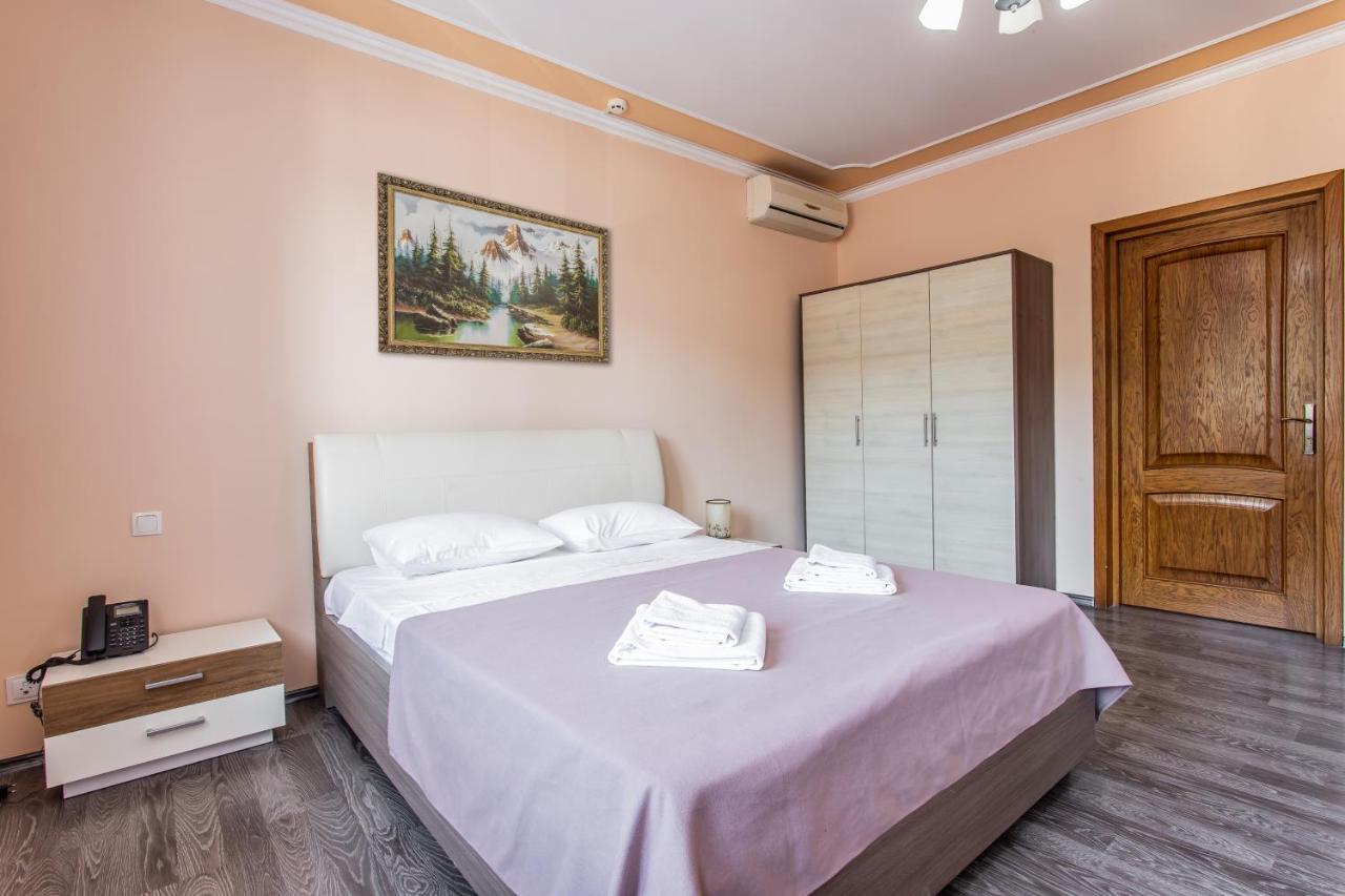 Star Rent Hotel Chişinău Extérieur photo