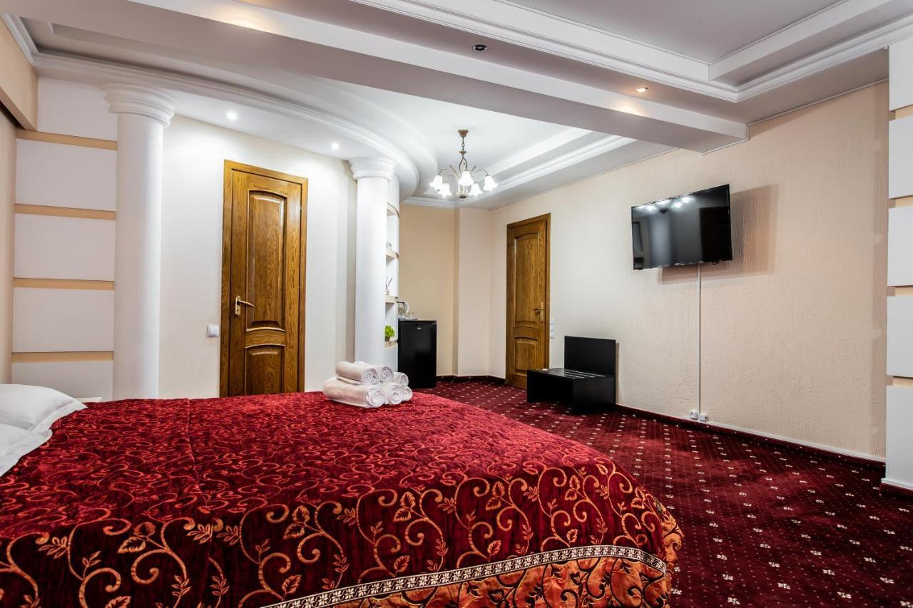 Star Rent Hotel Chişinău Extérieur photo