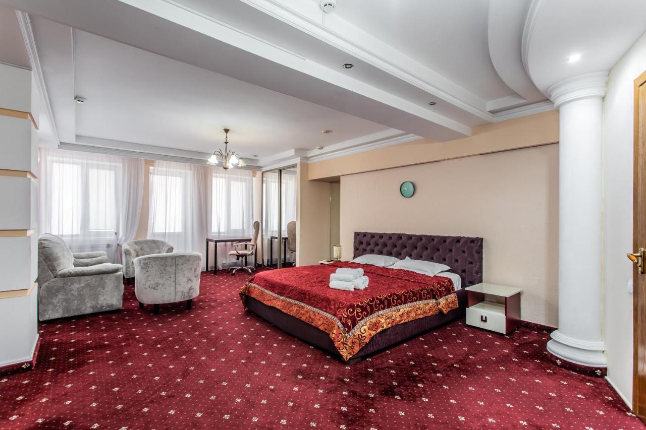 Star Rent Hotel Chişinău Extérieur photo