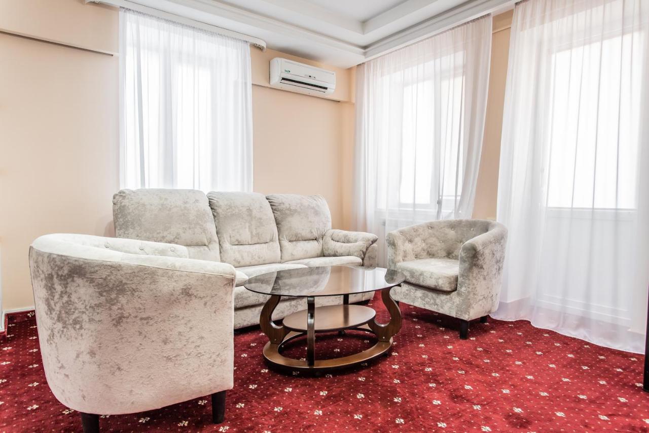 Star Rent Hotel Chişinău Extérieur photo