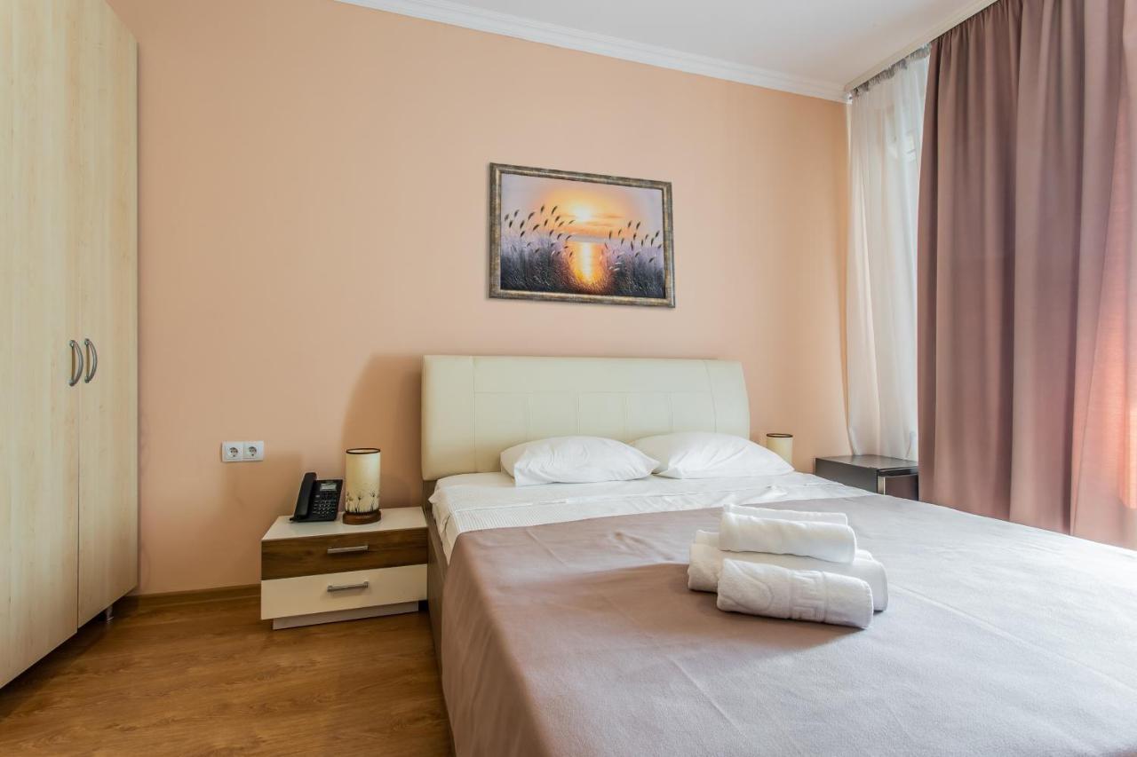 Star Rent Hotel Chişinău Extérieur photo
