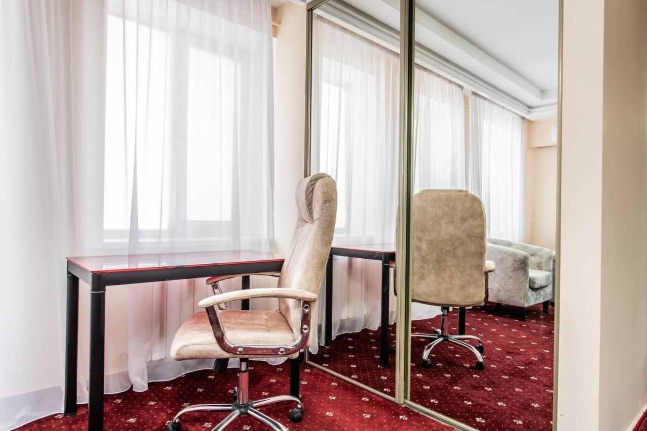 Star Rent Hotel Chişinău Extérieur photo