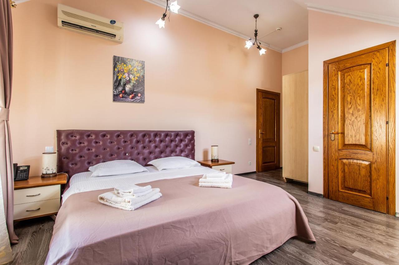Star Rent Hotel Chişinău Extérieur photo