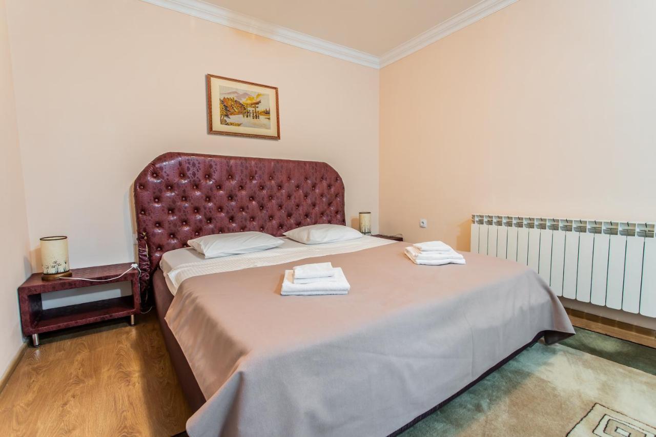 Star Rent Hotel Chişinău Extérieur photo