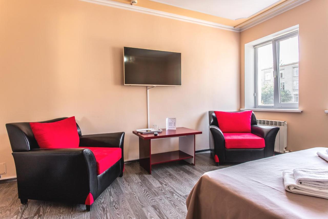 Star Rent Hotel Chişinău Extérieur photo