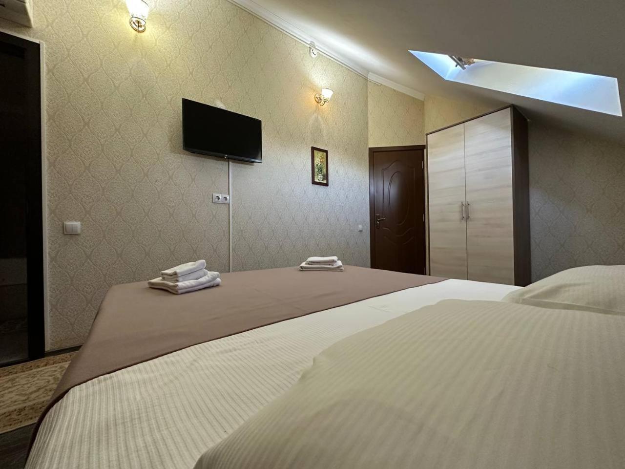 Star Rent Hotel Chişinău Extérieur photo
