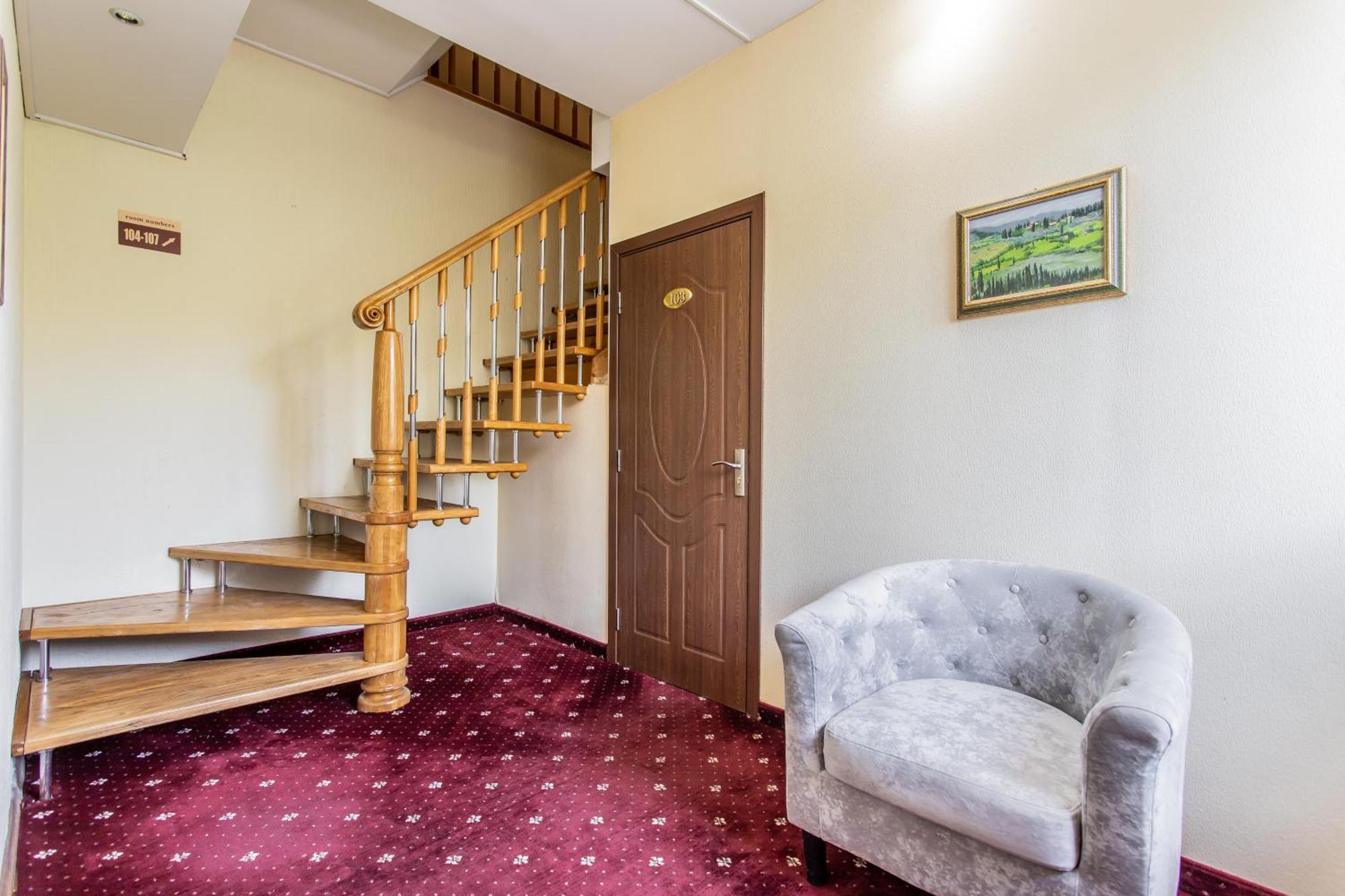 Star Rent Hotel Chişinău Extérieur photo