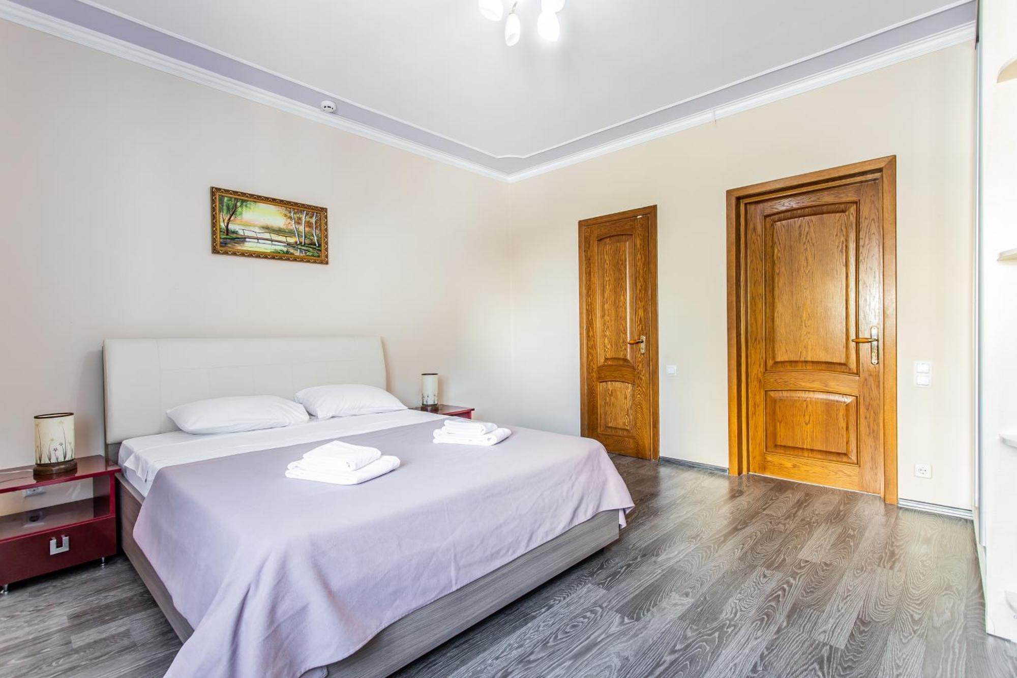 Star Rent Hotel Chişinău Extérieur photo