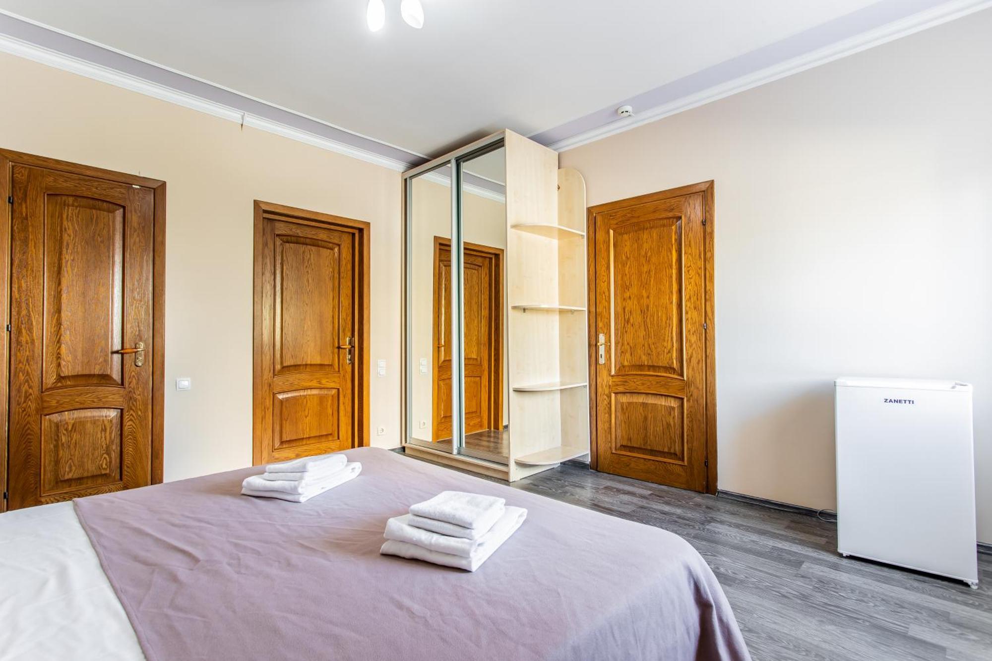 Star Rent Hotel Chişinău Extérieur photo