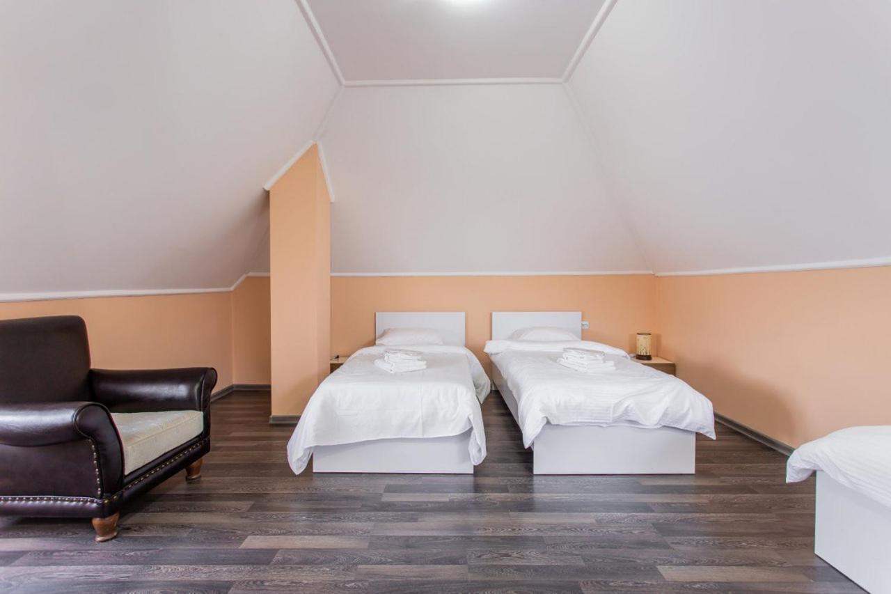Star Rent Hotel Chişinău Extérieur photo