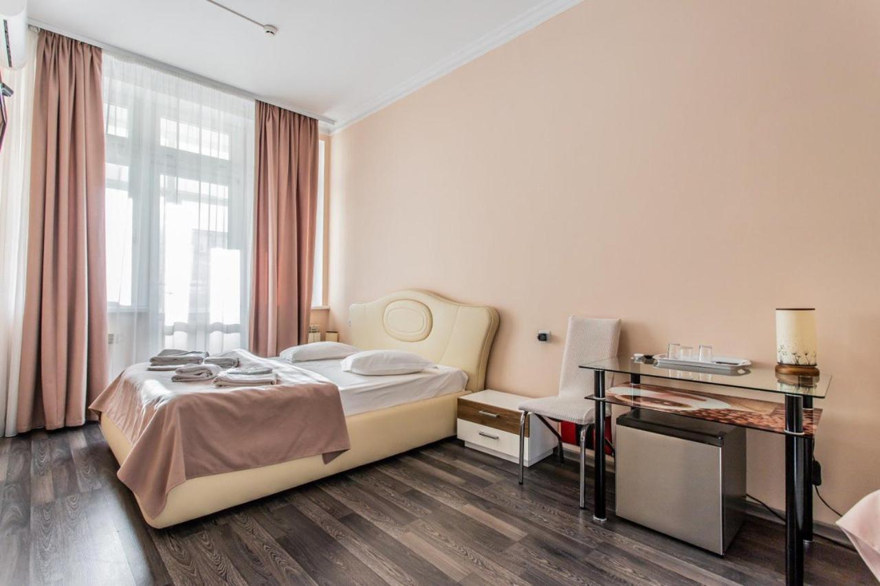Star Rent Hotel Chişinău Extérieur photo