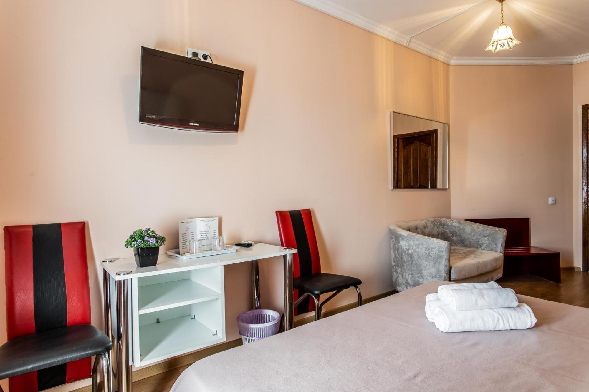 Star Rent Hotel Chişinău Extérieur photo