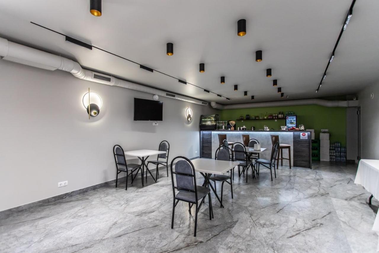 Star Rent Hotel Chişinău Extérieur photo