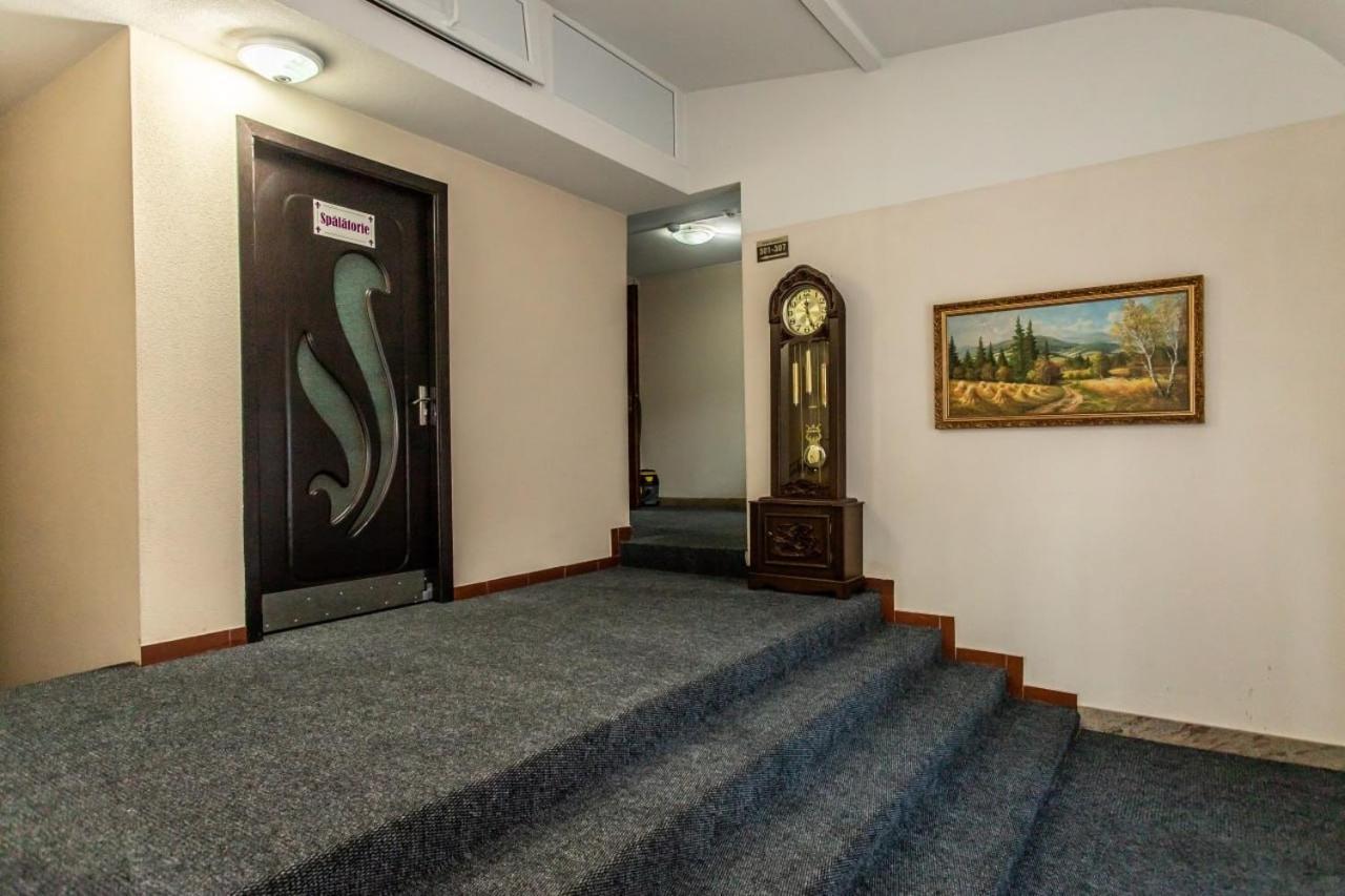 Star Rent Hotel Chişinău Extérieur photo