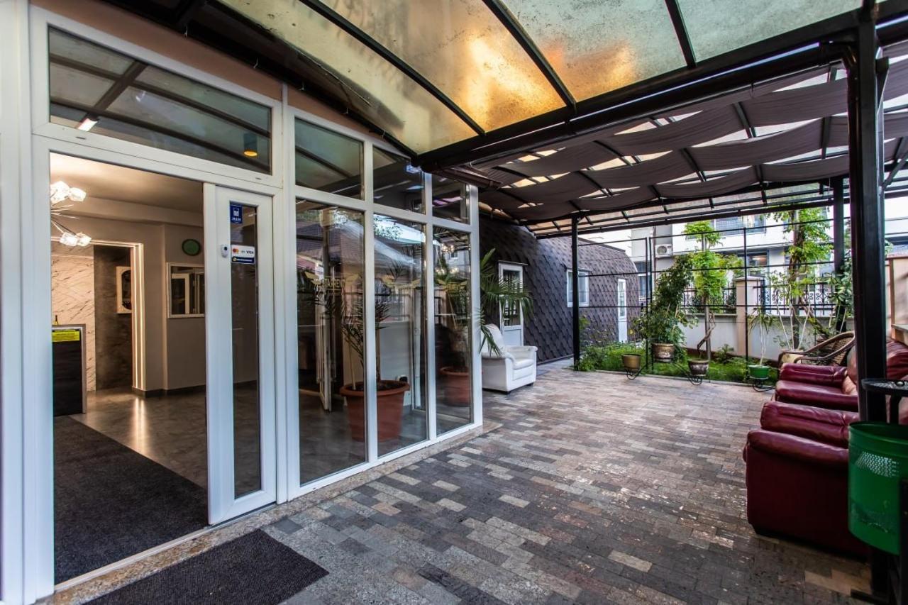 Star Rent Hotel Chişinău Extérieur photo