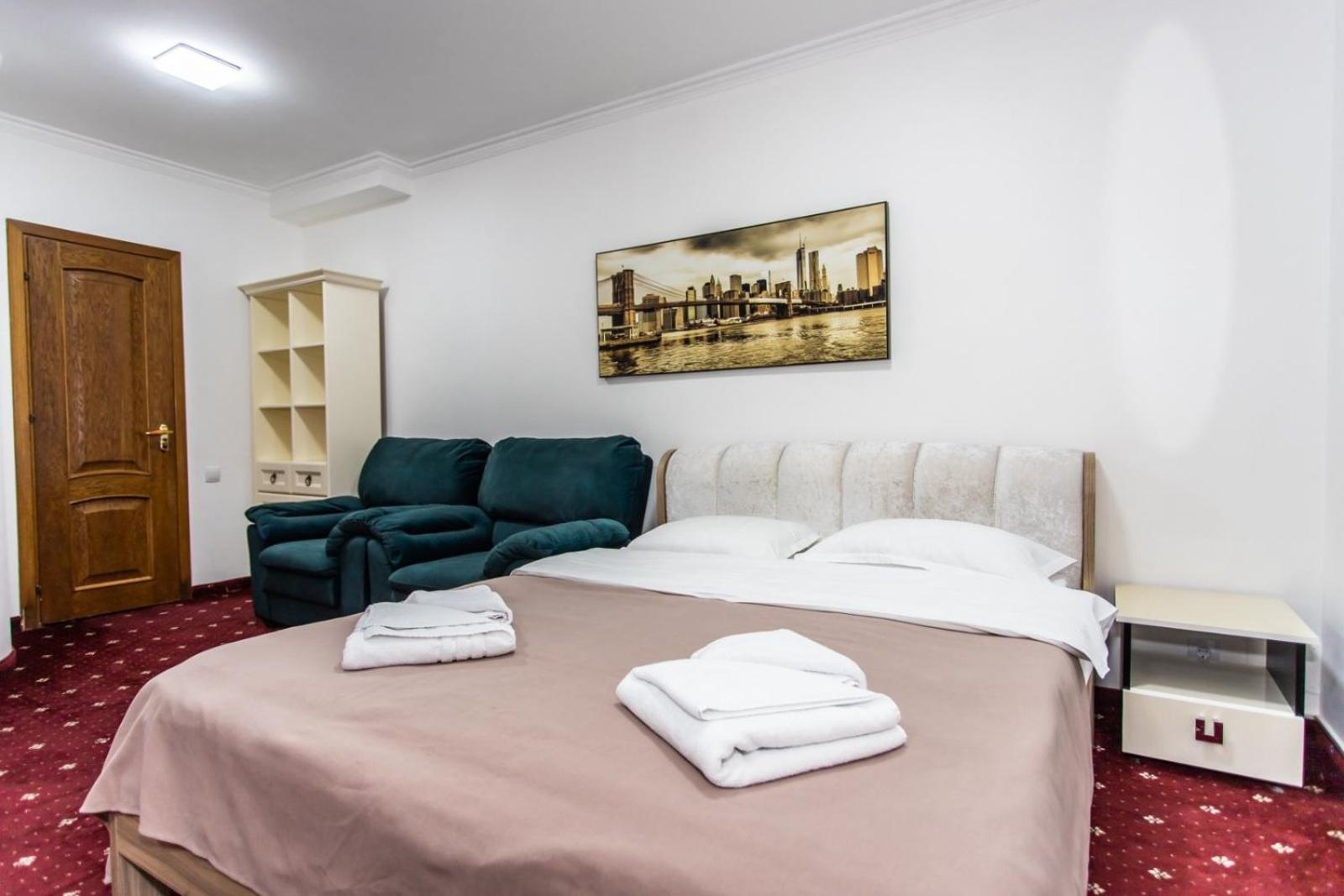 Star Rent Hotel Chişinău Extérieur photo