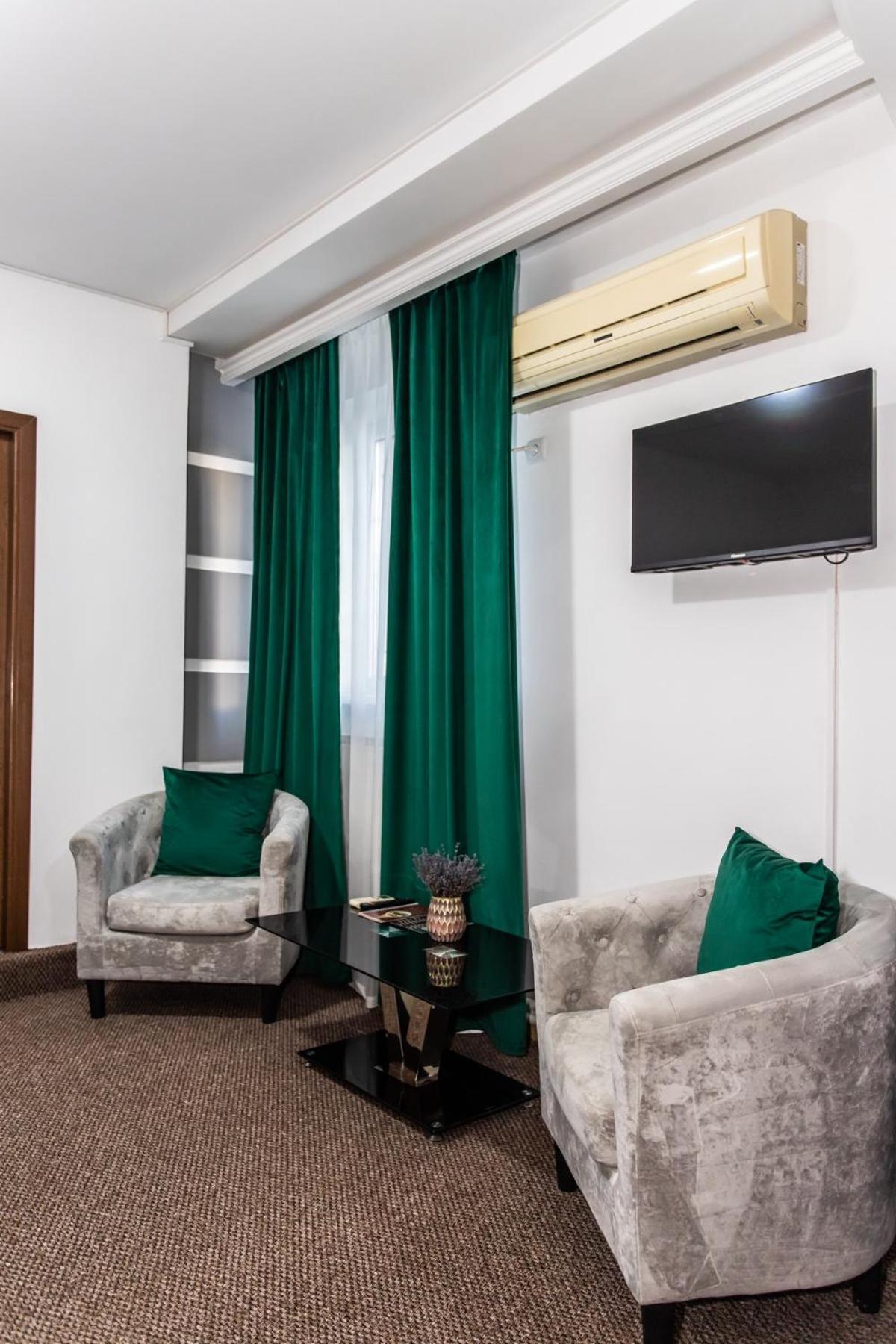 Star Rent Hotel Chişinău Extérieur photo